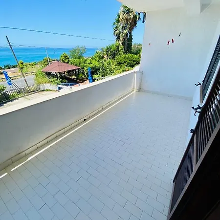 Dimora Lucente Apartman *